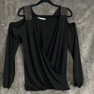 🌵 Maurices Open Shoulder Glitter Top